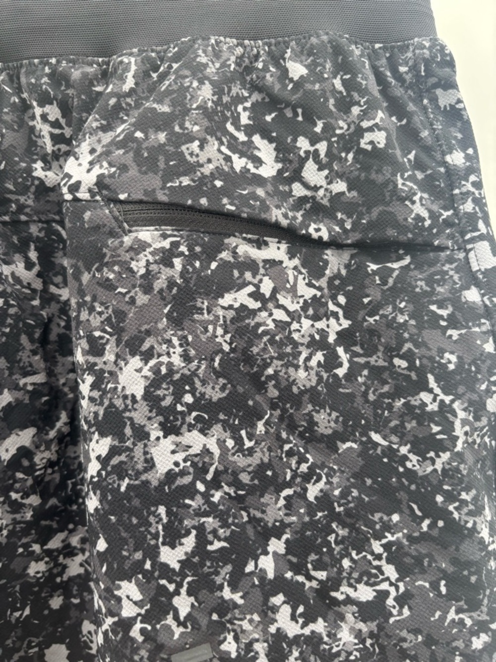 Lululemon athletica Black & White Speckled Athletic Shorts Size Medium NWT - Picture 7 of 8
